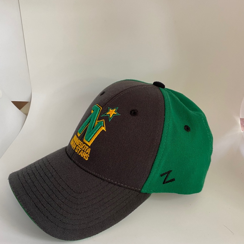 Minnesota north stars hat size M/L